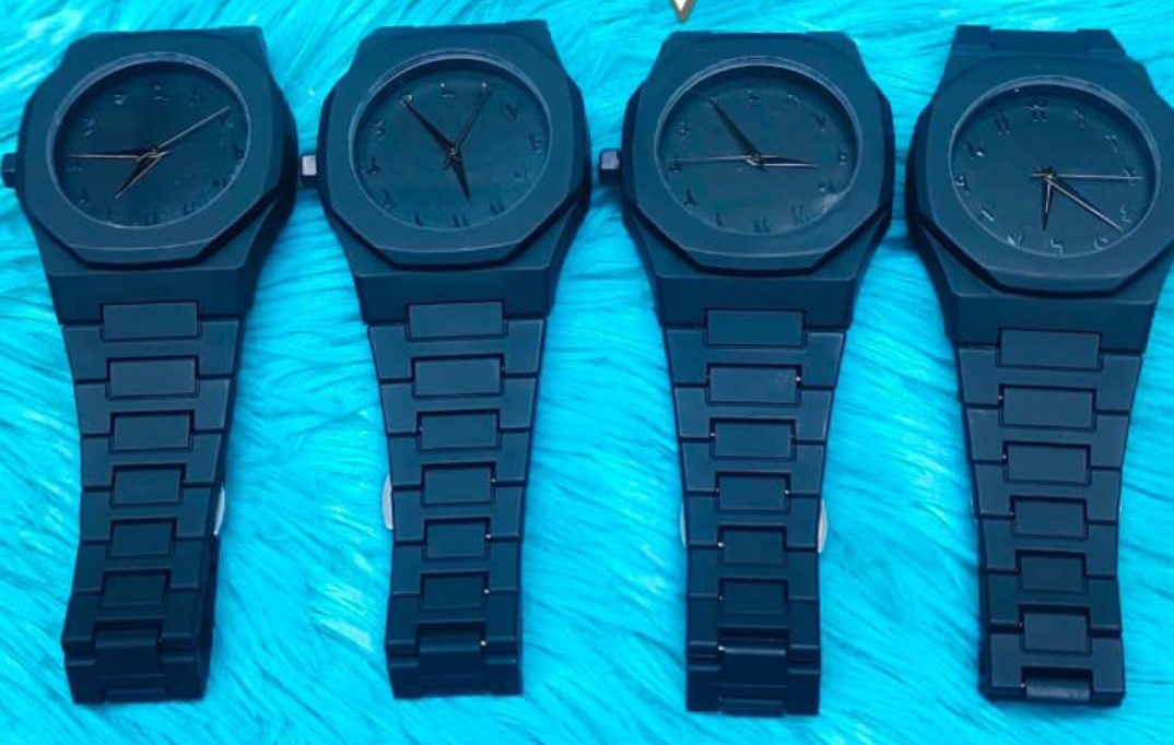 Screenshot_20260729_230542.jpg Black Arabic Aura Carbon Fiver Fashionable watch For Men - Image 1